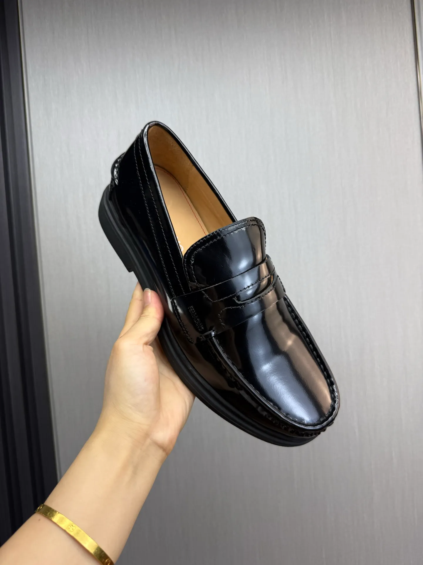 Men's shoes 💰800💰 Ferragamo. [Ferragamo] Men's Loaf leather shoes, the latest hot style, 1:1 original purchase quality, top quality, imported open-edge beaded cowhide leather on the upper, hand-made three-dimensional stitching highlights the round toe design, the inner feet are made of imported cowhide, with original wear-resistant rubber outsole, matching code 39-44, (38, 45 custom-made, non-refundable)